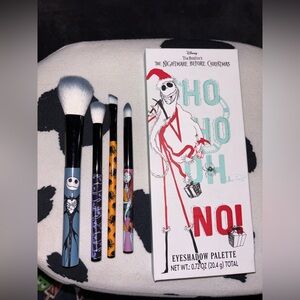 Disney jack ho ho oh no makeup pallet w/4 jack brushes..neutral colors (NWT)